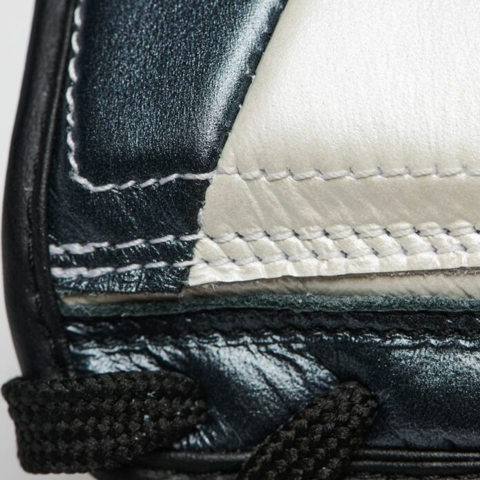 AUTHENTIC 2 gloves white,כפפות אגרוף מעור מלא עם שרוכים