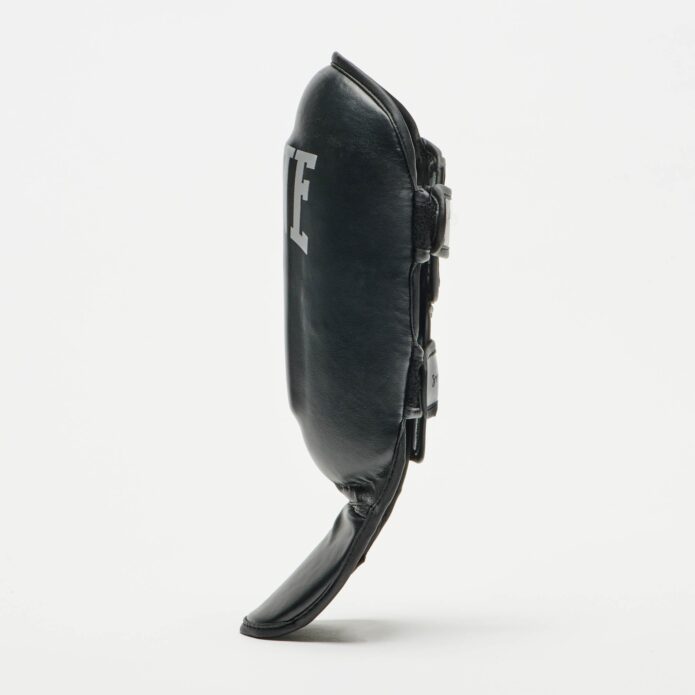 JUNIOR SMART shinguards black,מגני שוק PU/PE לילדים