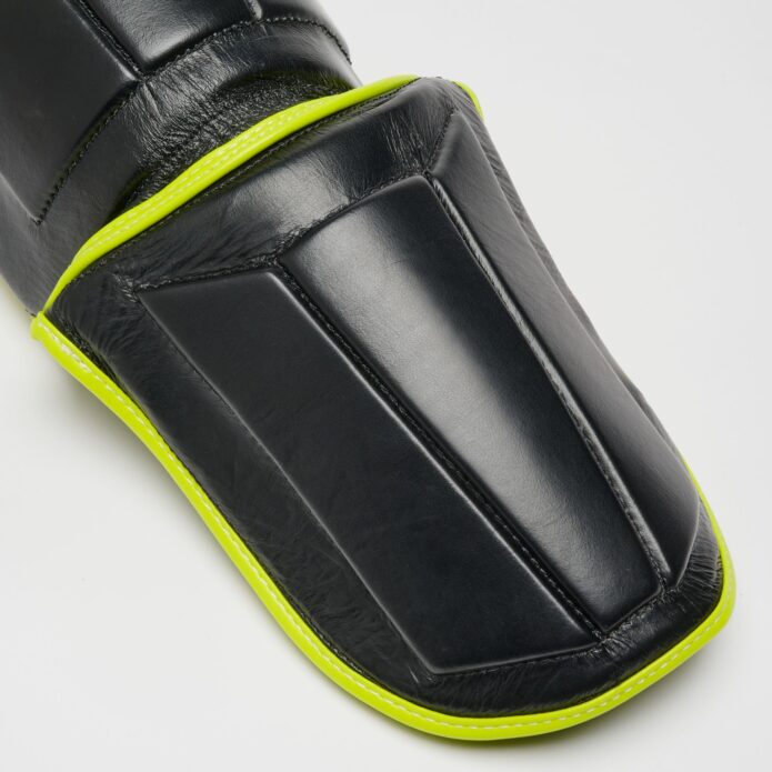 REVO FLUO shinguards black,מגני שוק מ-Cowhide Leather