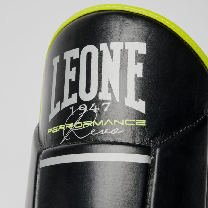 REVO FLUO shinguards black,מגני שוק מ-Cowhide Leather