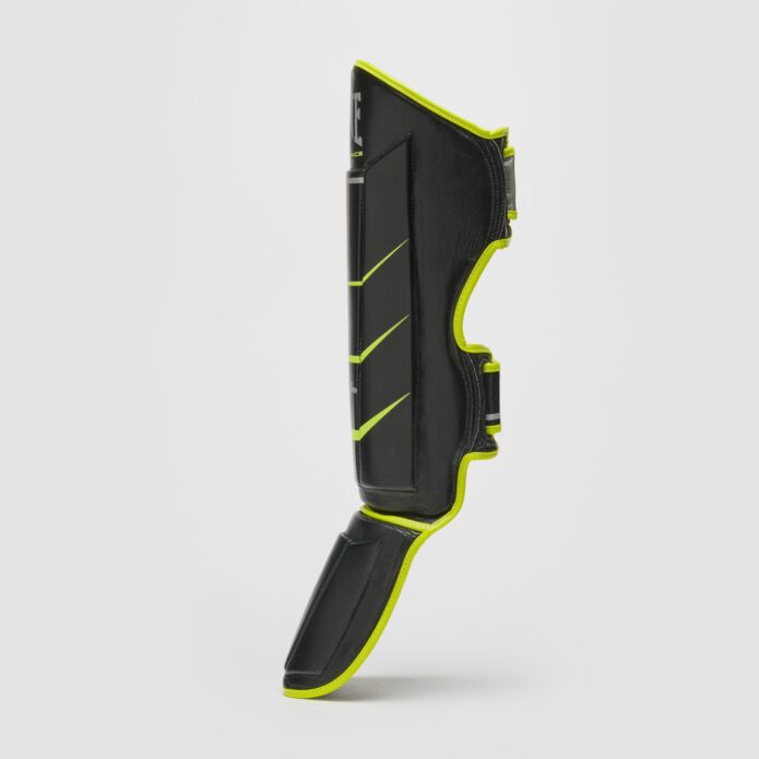 REVO FLUO shinguards black,מגני שוק מ-Cowhide Leather